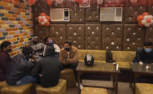 High Court Allows Sale Of Herbal Hookah In Restaurants, Pubs In Delhi