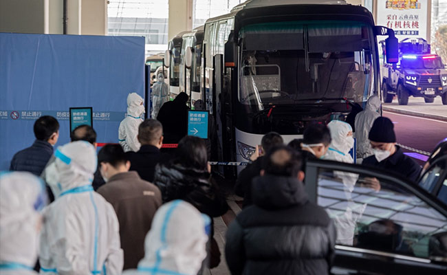 चीन ने वुहान में कोरोना वायरस की उत्पत्ति के बारे में कयास लगाने वालों को दी चेतावनी