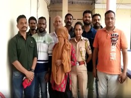 जिस परिवार ने रहने के लिए ठिकाना दिया, उसी की एक साल बच्ची को चुराने वाली महिला गिरफ्तार जिस परिवार ने रहने के लिए ठिकाना दिया, उसी की एक साल बच्ची को चुराने वाली महिला गिरफ्तार