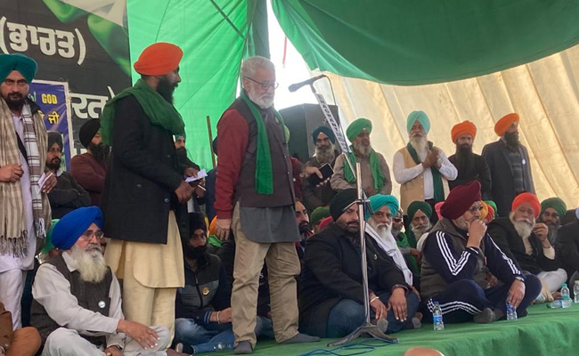 2 Farmer Groups Walk Out Of Protest Day After Tractor Rally: 10 Points