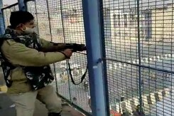 Chaos At Tractor Rally As Farmers Break Barricades, Cops Use Tear Gas Chaos At Tractor Rally As Farmers Break Barricades, Cops Use Tear Gas