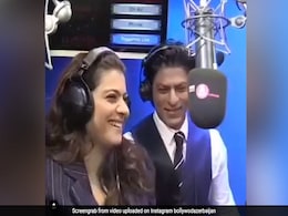 Kajol 'बेबी डॉल' सॉन्ग सुन करने लगीं डांस, यूं चिल्ला-चिल्लाकर गाना भी गातीं आईं नजर- देखें Video Kajol 'बेबी डॉल' सॉन्ग सुन करने लगीं डांस, यूं चिल्ला-चिल्लाकर गाना भी गातीं आईं नजर- देखें Video