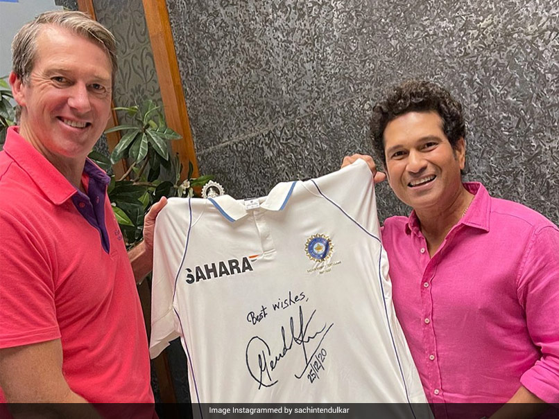 Australia vs India: Sachin Tendulkar Lends Support To Glenn McGrath's Breast Cancer Initiative For 3rd Test Match