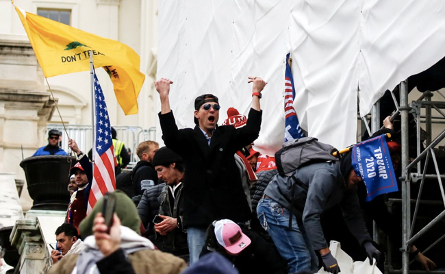 ट्रंप समर्थकों के उपद्रव के बीच US कैपिटॉल पुलिस के चीफ ने दिया इस्तीफा : सूत्र 