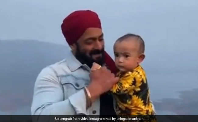 Viral: Salman Khan Dancing With Niece Ayat