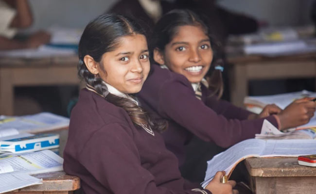 गुजरात: कक्षा 9वीं और 11वीं के लिए कल से खुलेंगे स्कूल, यहां पढ़ें डिटेल्स
