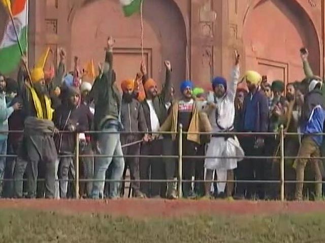 Protesting Farmers Leave Red Fort After Police Intervene