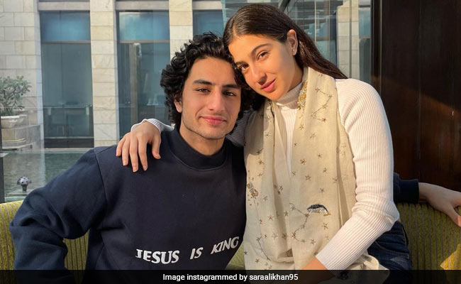 सारा अली खान ने नए साल के मौके पर शेयर की Photos, भाई इब्राहिम और दोस्तों संग यूं दिखीं एक्ट्रेस