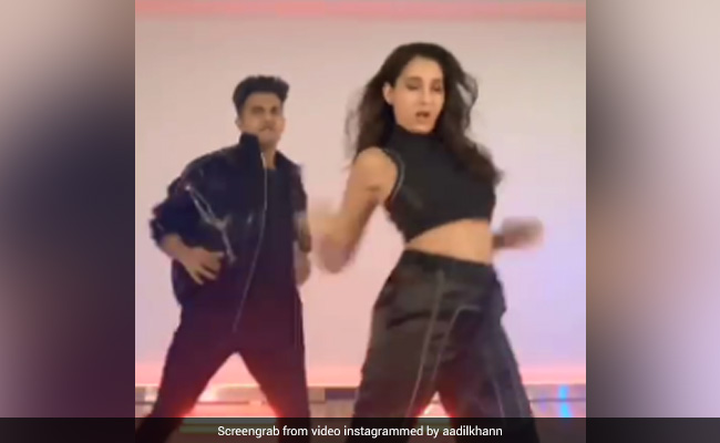 नोरा फतेही ने आदिल खान के साथ 'नाच मेरी रानी' गाने पर किया शानदार डांस, देखें Video