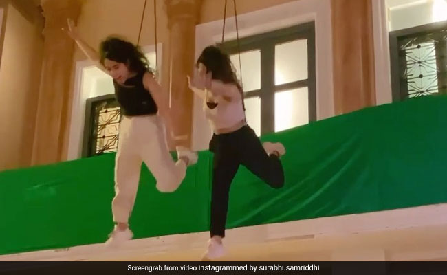 चिंकी मिंकी ने ऊंची बिल्डिंग से लगाई छलांग, तभी हो गई ईटों की बरसात, देखें Video