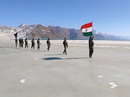 लद्दाख में बर्फ बनी झील पर ITBP के जवानों ने तिरंगे संग मनाया गणतंत्र दिवस,VIDEO देख शौर्य से भर जाएंगे लद्दाख में बर्फ बनी झील पर ITBP के जवानों ने तिरंगे संग मनाया गणतंत्र दिवस,VIDEO देख शौर्य से भर जाएंगे