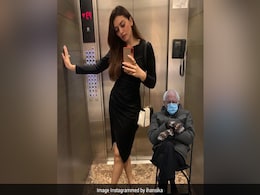 Hanskita Motwani ले रहीं थी लिफ्ट में सेल्फी, तभी साथ में नजर आए बर्नी सैंडर्स, Photo हुई वायरल Hanskita Motwani ले रहीं थी लिफ्ट में सेल्फी, तभी साथ में नजर आए बर्नी सैंडर्स, Photo हुई वायरल
