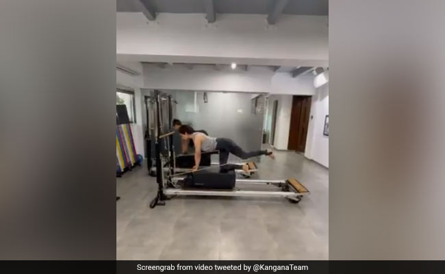 कंगना रनौत जिम में खूब बहा रहीं पसीना, बोलीं- जो फिट है, वो हिट है...देखें Video