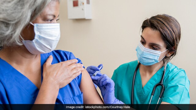 Second dose of the COVID-19 vaccine should be from the same manufacturer as the first dose