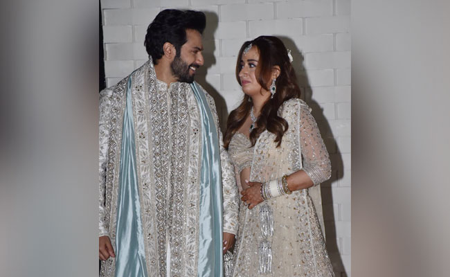 "<i>Jug Jugg Jeeyo</i>," Writes Varun Dhawan's Co-Star Kiara Advani For Him And Natasha Dalal