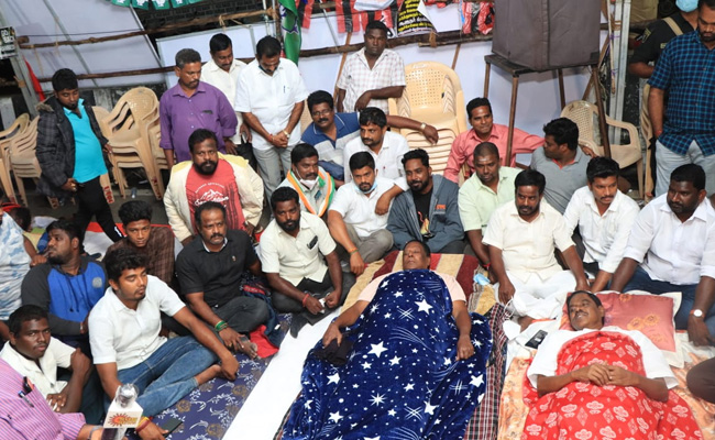 "Sack Kiran Bedi": Puducherry Chief Minister's Protest Enters Third Day