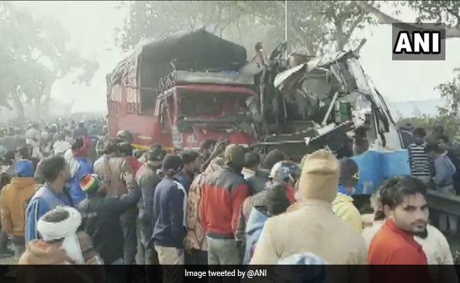 यूपी: मुरादाबाद में 3 गाड़ियों की जबर्दस्त टक्कर, 10 की मौत, 10 घायल: CM योगी ने किया मुआवजे का ऐलान