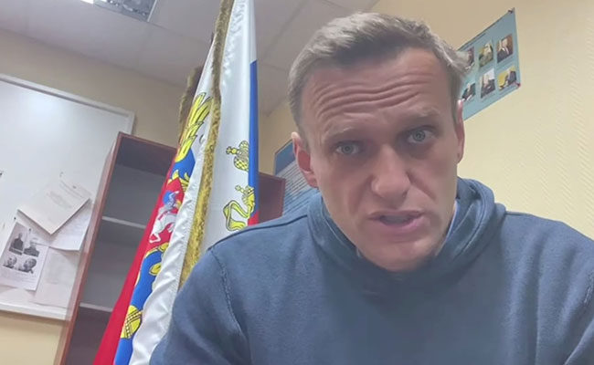 Alexei Navalny Ally Urges Russians To Light Candles In Valentine's Day Protest