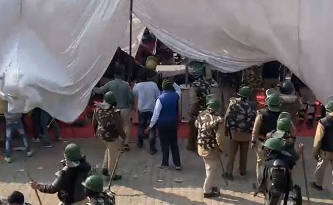 Clashes At Farmers' Protest Site After Group Barges In, 2 Cops Injured
