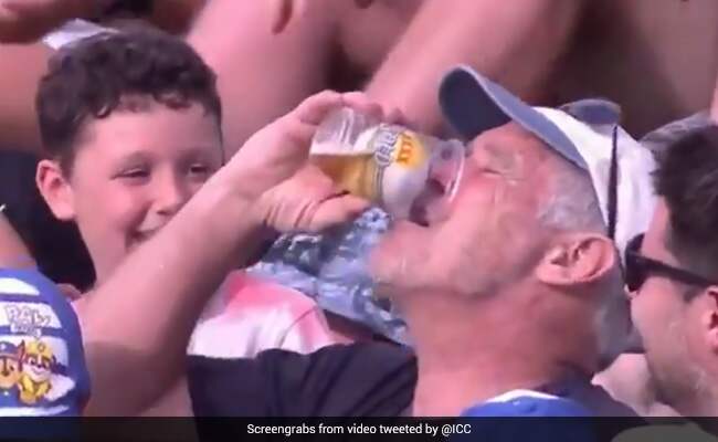 BBL 2020: Batsman hits six ball falls into spectators beer glass, watch funny video BBL 2020: Batsman hits six ball falls into spectators beer glass, watch funny video