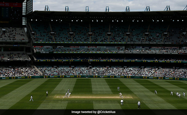 Aus vs Ind: बॉक्सिंग डे टेस्ट को देखने आया दर्शक हुआ कोरोना पॉजिटिव, स्टैंड के लोगों से आइसोलेट में रहने की अपील