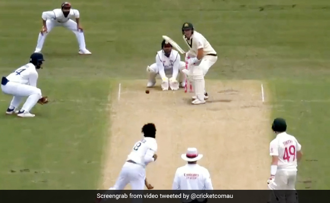 Ind vs Aus: रवींद्र जडेजा की रहस्यमयी गेंद में उलझे लाबुशेन, रहाणे ने धमाकेदार अंदाज़ में लपका कैच - देखें Video