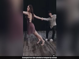 अलाया एफ का Video हुआ वायरल, 'कलंक नहीं' गाने पर जबरदस्त डांस करती आईं नजर अलाया एफ का Video हुआ वायरल, 'कलंक नहीं' गाने पर जबरदस्त डांस करती आईं नजर