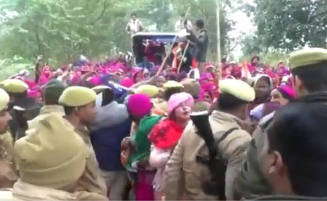 किसान आंदोलन के समर्थन में आया गुलाबी गैंग, बॉलीवुड एक्ट्रेस न शेयर किया मार्च का Video