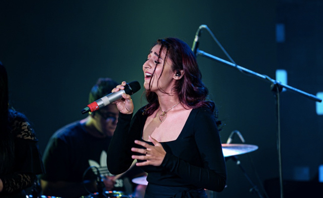 Dhvani Bhanushali's Live Concert Opens To A Packed Audience