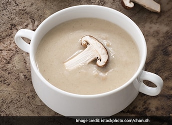 Food For Energy: This Almond Mushroom Soup May Help You Beat Fatigue (Recipe Inside) Food For Energy: This Almond Mushroom Soup May Help You Beat Fatigue (Recipe Inside)