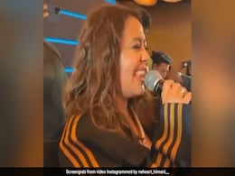 Neha Kakkar ने नए साल के मौके पर यूं बिखेरा सिंगिंग का जादू, वायरल हुए Videos Neha Kakkar ने नए साल के मौके पर यूं बिखेरा सिंगिंग का जादू, वायरल हुए Videos