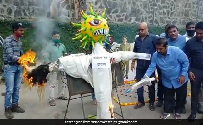 Mumbai BJP Workers Burn "Coronavirus <i>Raavan</i>" As India Begins Vaccination