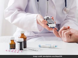Diabetes: शुगर लेवल नॉर्मल होने पर दवाएं छोड़ देना कितना सही? जानें क्या कहते हैं डॉक्टर Diabetes: शुगर लेवल नॉर्मल होने पर दवाएं छोड़ देना कितना सही? जानें क्या कहते हैं डॉक्टर