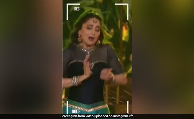 Madhuri Dixit ने जब 'चने के खेत में' गाने पर दी स्टेज परफॉर्मेंस, एक्सप्रेशंस देख फैन्स के उड़ गए थे होश