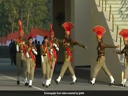 Beating Retreat 2021: अटारी-वाघा बॉर्डर पर गणतंत्र दिवस के अवसर पर बीटिंग रिट्रीट समारोह- देखें Video Beating Retreat 2021: अटारी-वाघा बॉर्डर पर गणतंत्र दिवस के अवसर पर बीटिंग रिट्रीट समारोह- देखें Video