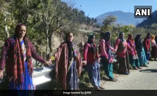 Human Chain Formed In Uttarakhand To Demand Widening Of Road