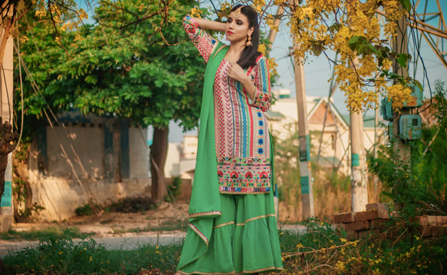 Look Your <i>Desi</i> Best With Stunning Suits At Up To 65% Off