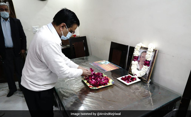 Arvind Kejriwal Visits Family Of Doctor Who Died Of Covid, Offers Rs 1 Crore