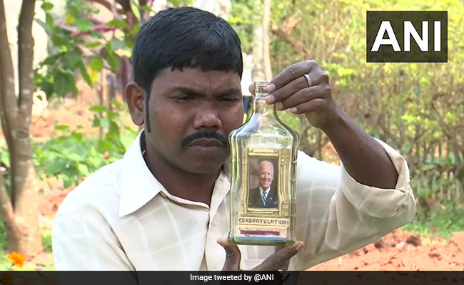 ओडिशा के मिनिएचर आर्टिस्ट ने अपनी कला के जरिए जो बाइडेन को इस तरह दी बधाई- देखें Photos