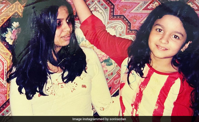 Can't Take Our Eyes Off Alia Bhatt In This Adorable Throwback Pic With Sister Shaheen