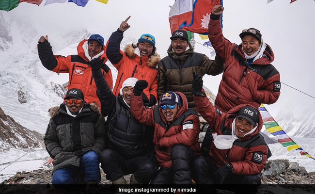 नेपाल के पर्वतारोहियों ने सर्दियों में दुनिया की दूसरी सबसे ऊंची चोटी पर पहुंचकर रचा इतिहास