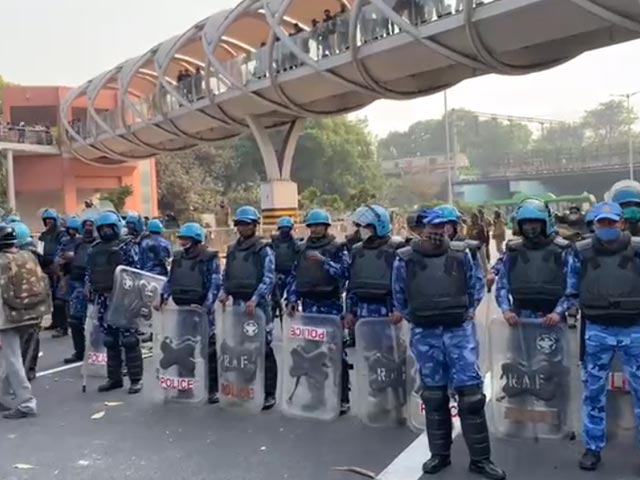 Police Remove Protesters From Red Fort; 1 Farmer Dies At ITO