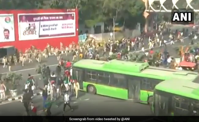 Watch: Protesting Farmers Vandalise Police Vehicle At Delhi's ITO