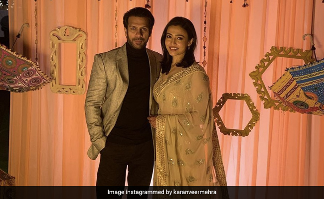 पवित्र रिश्ता एक्टर करणवीर मेहरा ने अपनी गर्लफ्रेंड निधि सेठ से रचाई शादी, देखें खूबसूरत Photos