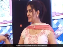 Sapna Choudhary ने हरियाणवी सॉन्ग 'इंग्लिश मीडियम' पर डांस से मचाया धमाल, देसी क्वीन का Video वायरल Sapna Choudhary ने हरियाणवी सॉन्ग 'इंग्लिश मीडियम' पर डांस से मचाया धमाल, देसी क्वीन का Video वायरल