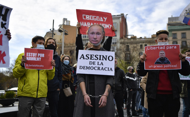 US Embassy Published Kremlin Critic Supporters' "Protest Routes": Russia