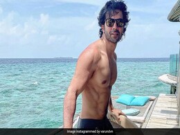 वरुण धवन को कैमरामैन ने दी शादी की बधाई, तो एक्टर ने यूं दिया रिप्लाई... देखें Video वरुण धवन को कैमरामैन ने दी शादी की बधाई, तो एक्टर ने यूं दिया रिप्लाई... देखें Video