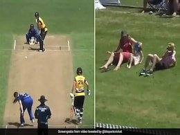 महिला क्रिकेटर ने छक्का जड़कर ठोका सबसे तेज शतक, बॉल लगी बच्ची को, पास जाकर किया कुछ ऐसा - देखें Video महिला क्रिकेटर ने छक्का जड़कर ठोका सबसे तेज शतक, बॉल लगी बच्ची को, पास जाकर किया कुछ ऐसा - देखें Video