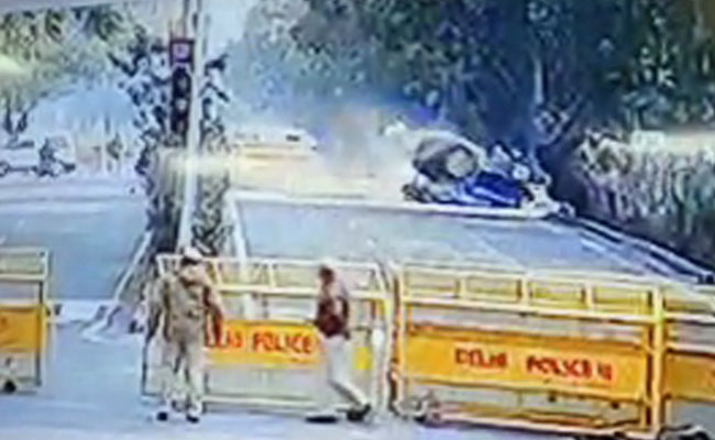 ट्रैक्टर परेड : ITO पर प्रदर्शनकारी किसान की ट्रैक्टर पलटने से मौत, घटना कैमरे में कैद