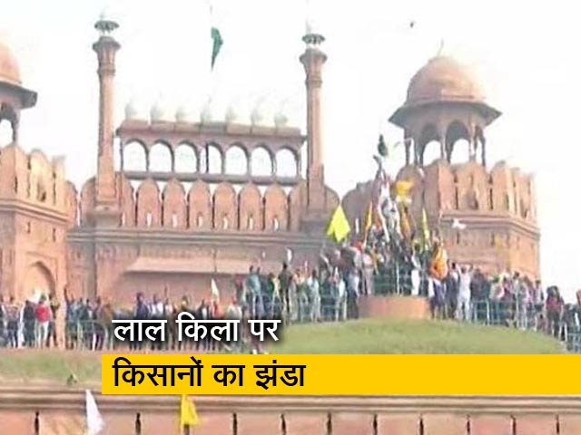 लाल किले पर किसानों ने फहराया एक और झंडा लाल किले पर किसानों ने फहराया एक और झंडा